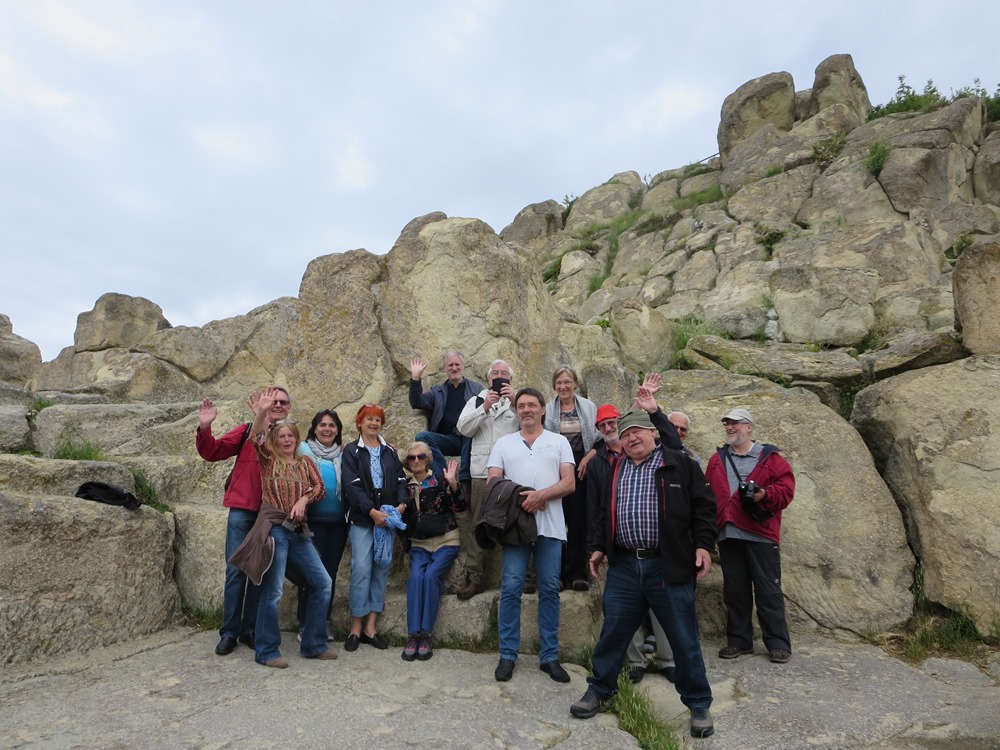 Die Reisegruppe in der Bergfestung Perperikon